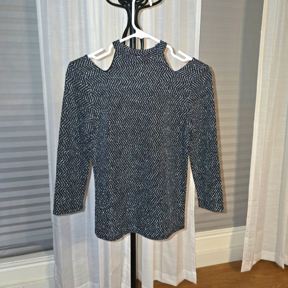 No Boundaries Metallic Top with Cold Shoulders Med EUC